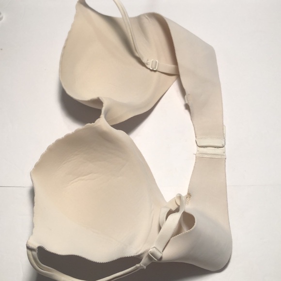 Victoria Secret under wire bra - Picture 6 of 10